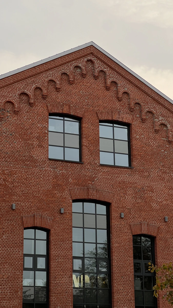 Лофтовый квартал с разнообразием кирпичных строений