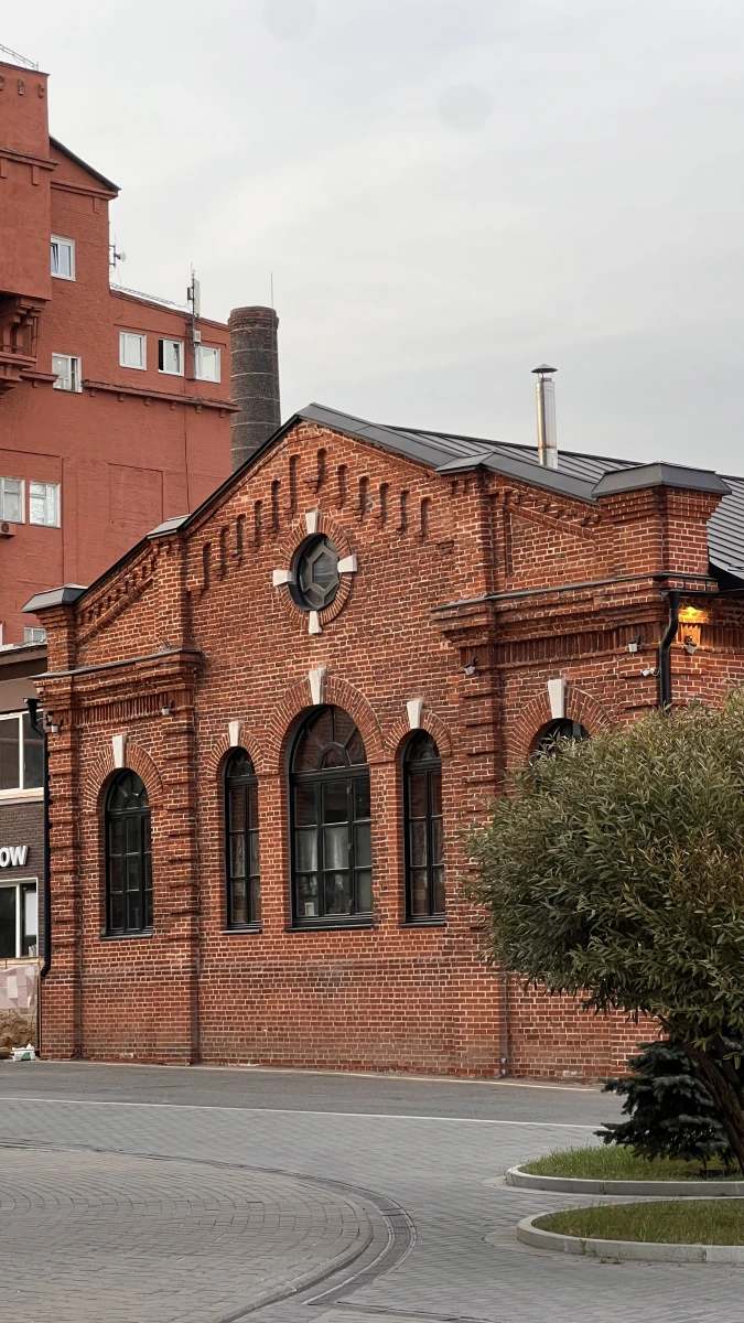 Лофтовый квартал с разнообразием кирпичных строений