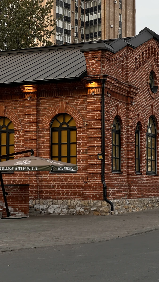 Лофтовый квартал с разнообразием кирпичных строений