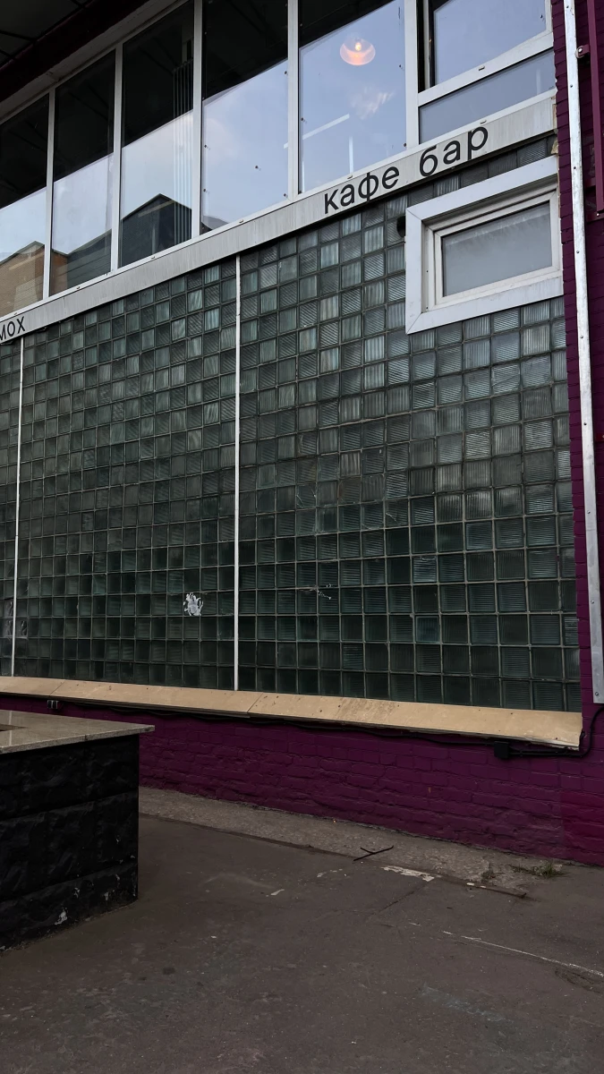 Стена из стеклоблоков в Артплее