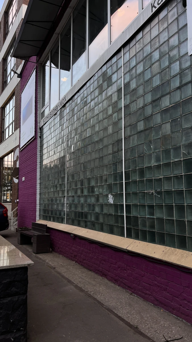 Стена из стеклоблоков в Артплее