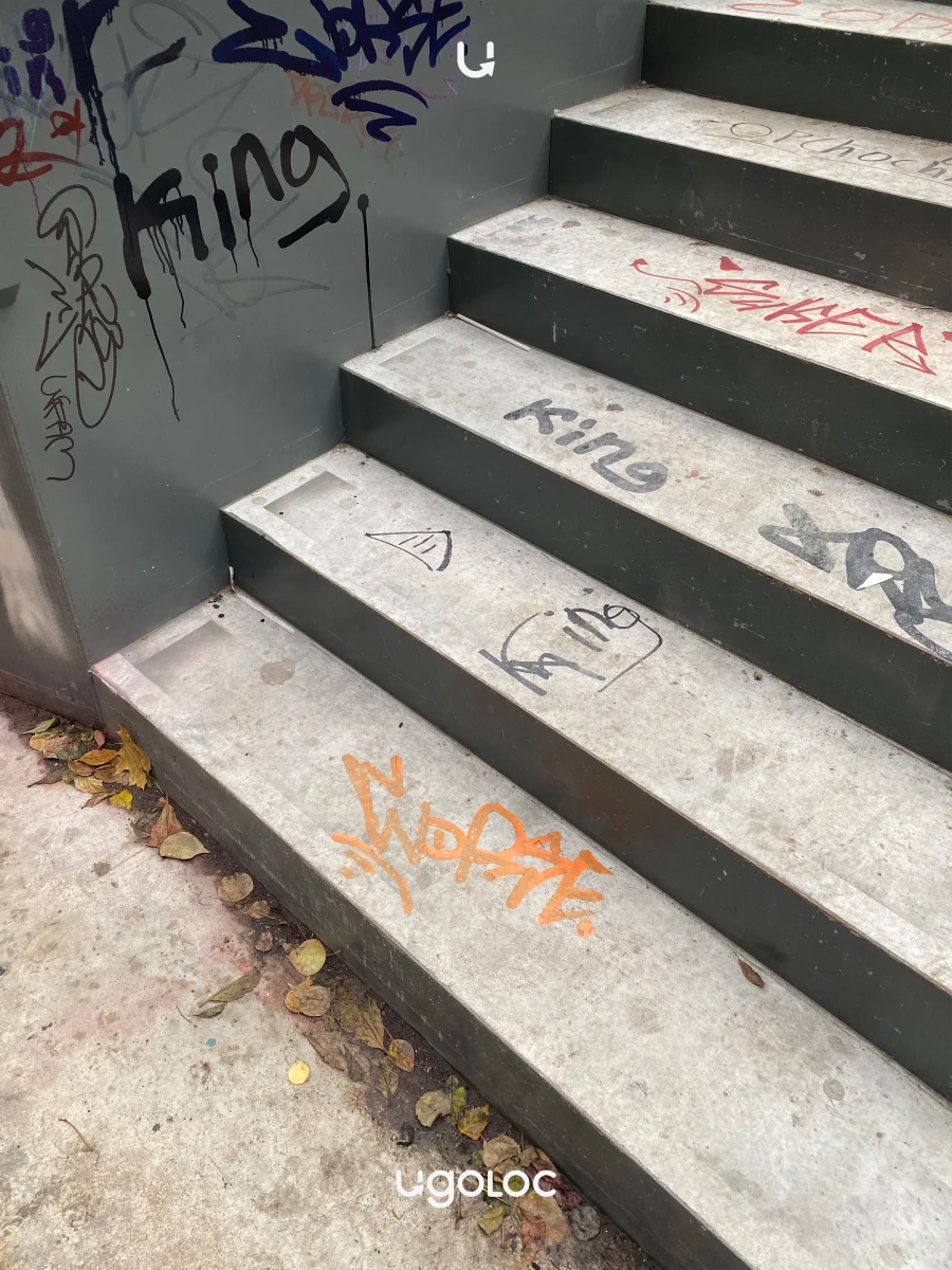 Скейт-парк с граффити