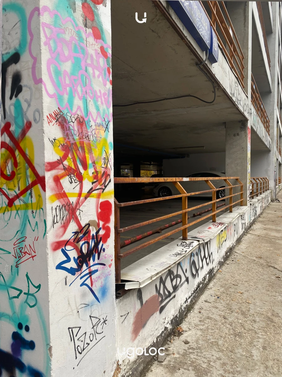 Скейт-парк с граффити