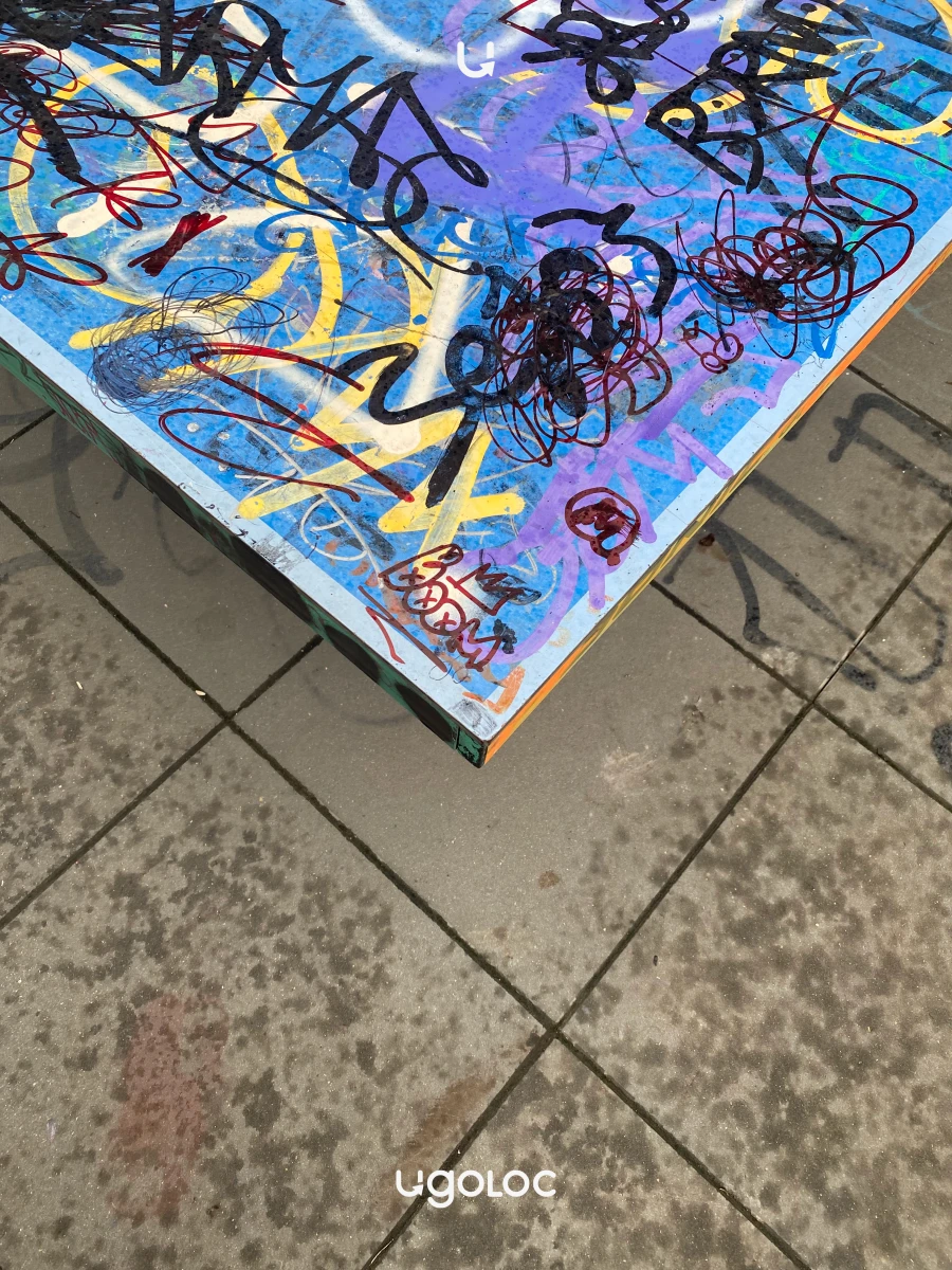 Скейт-парк с граффити