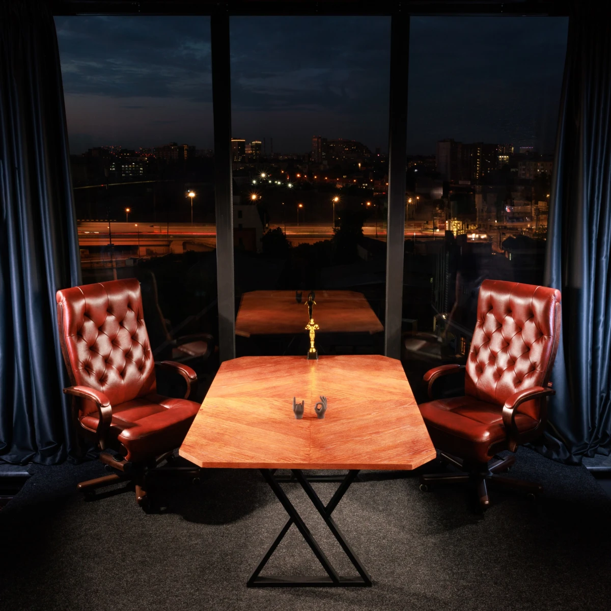 Студия с панорамным окном и видом на Москву