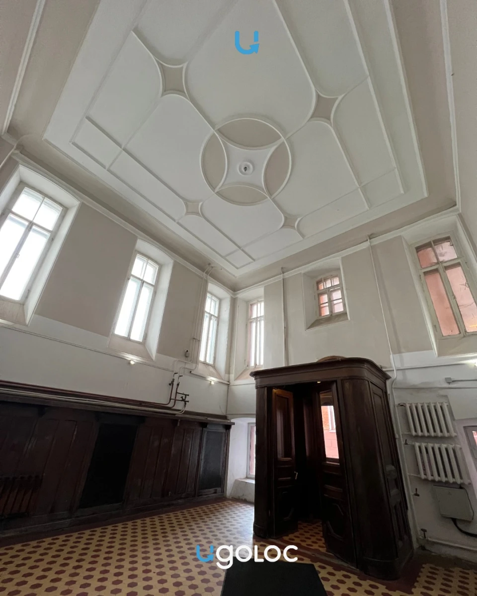 Историческая лестница в доме на Берсеневской набережной