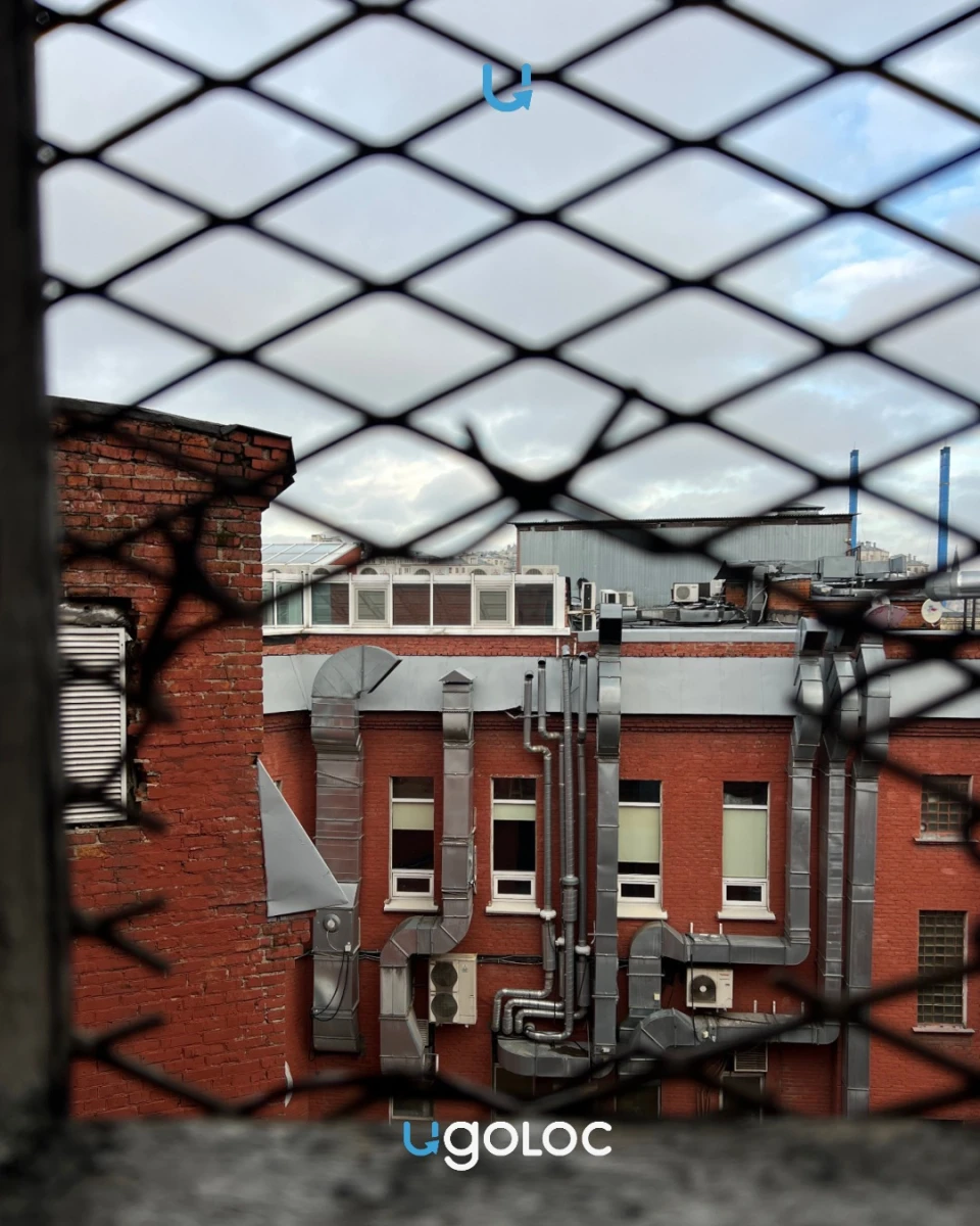 Историческая лестница в доме на Берсеневской набережной