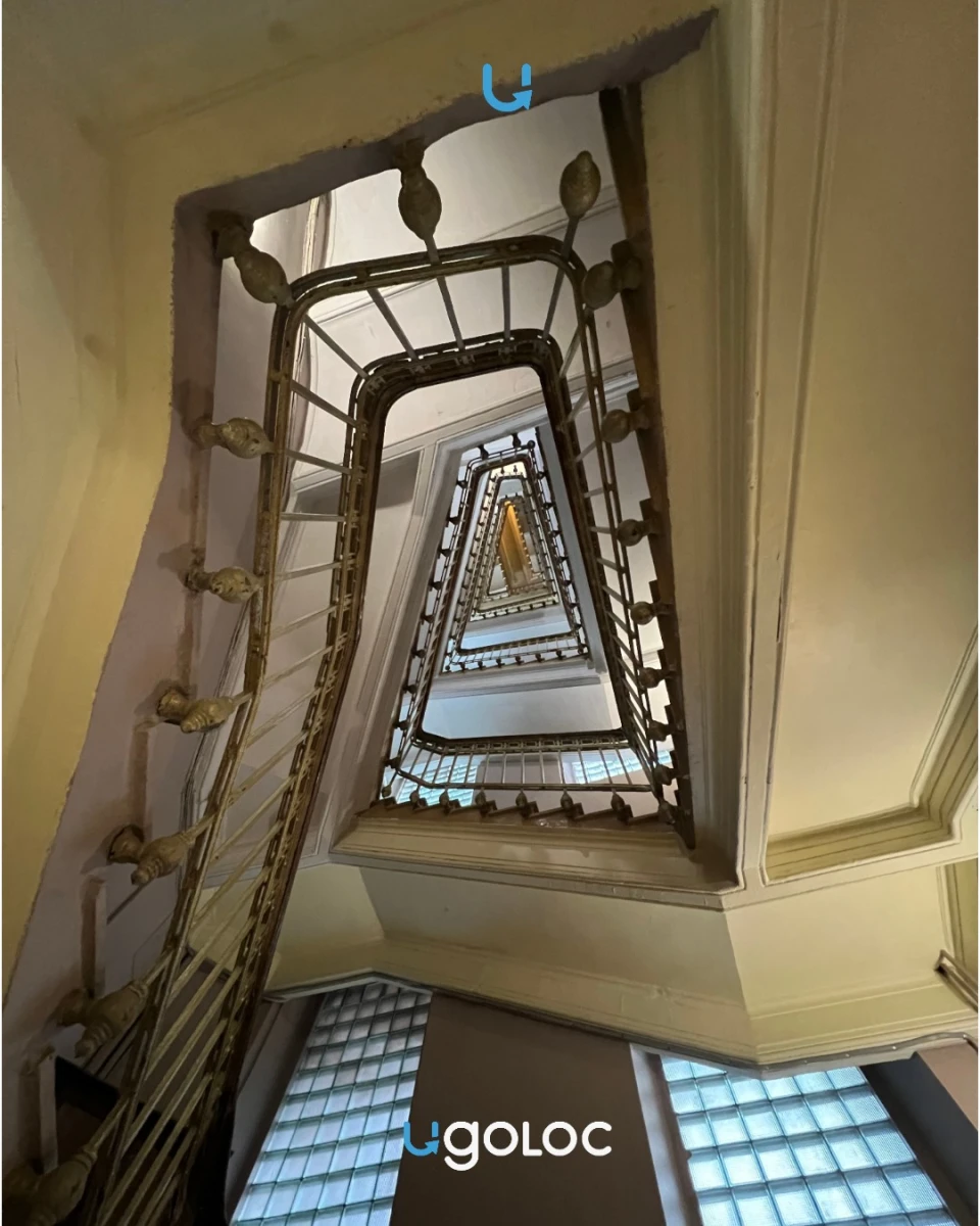 Историческая лестница в доме на Берсеневской набережной