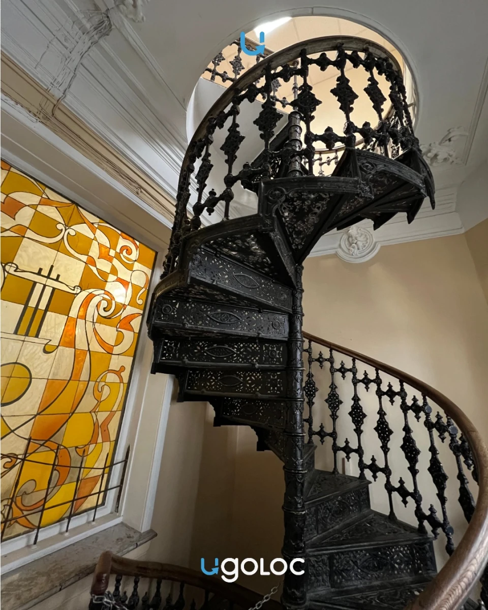 Одна из самых красивых лестниц Москвы