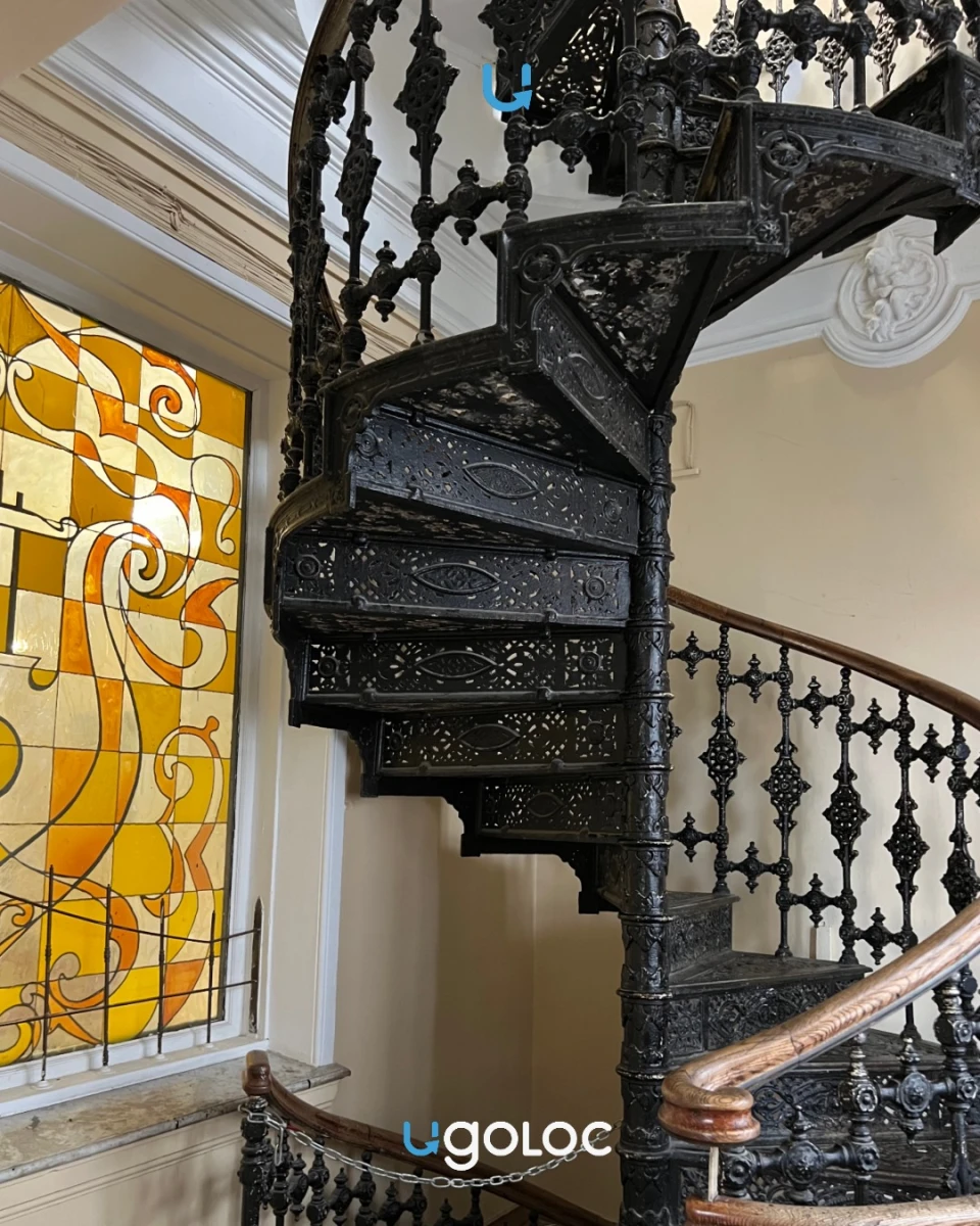 Одна из самых красивых лестниц Москвы