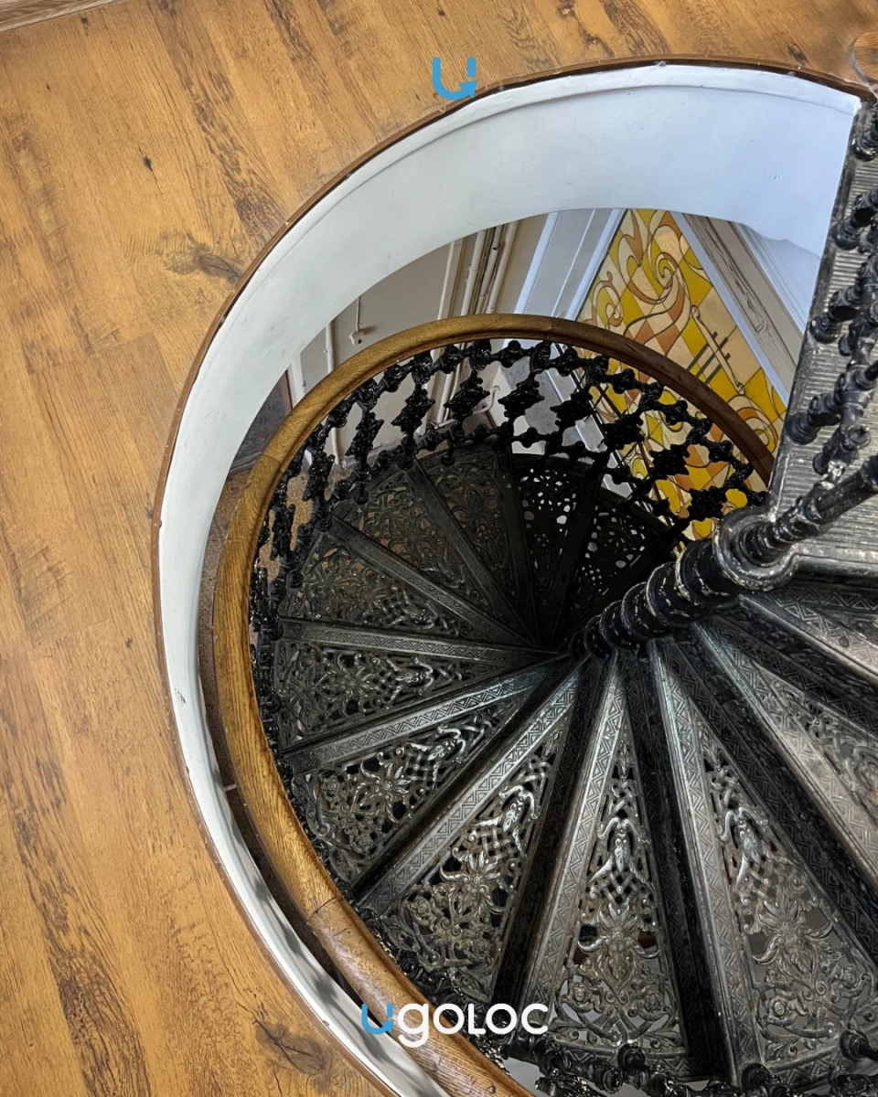 Одна из самых красивых лестниц Москвы