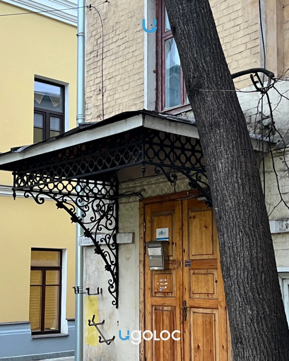 Дворик на улице Радонежского