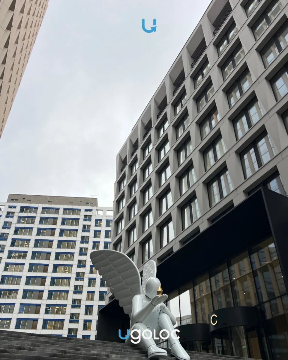 Скульптура с ангелом на Белорусской