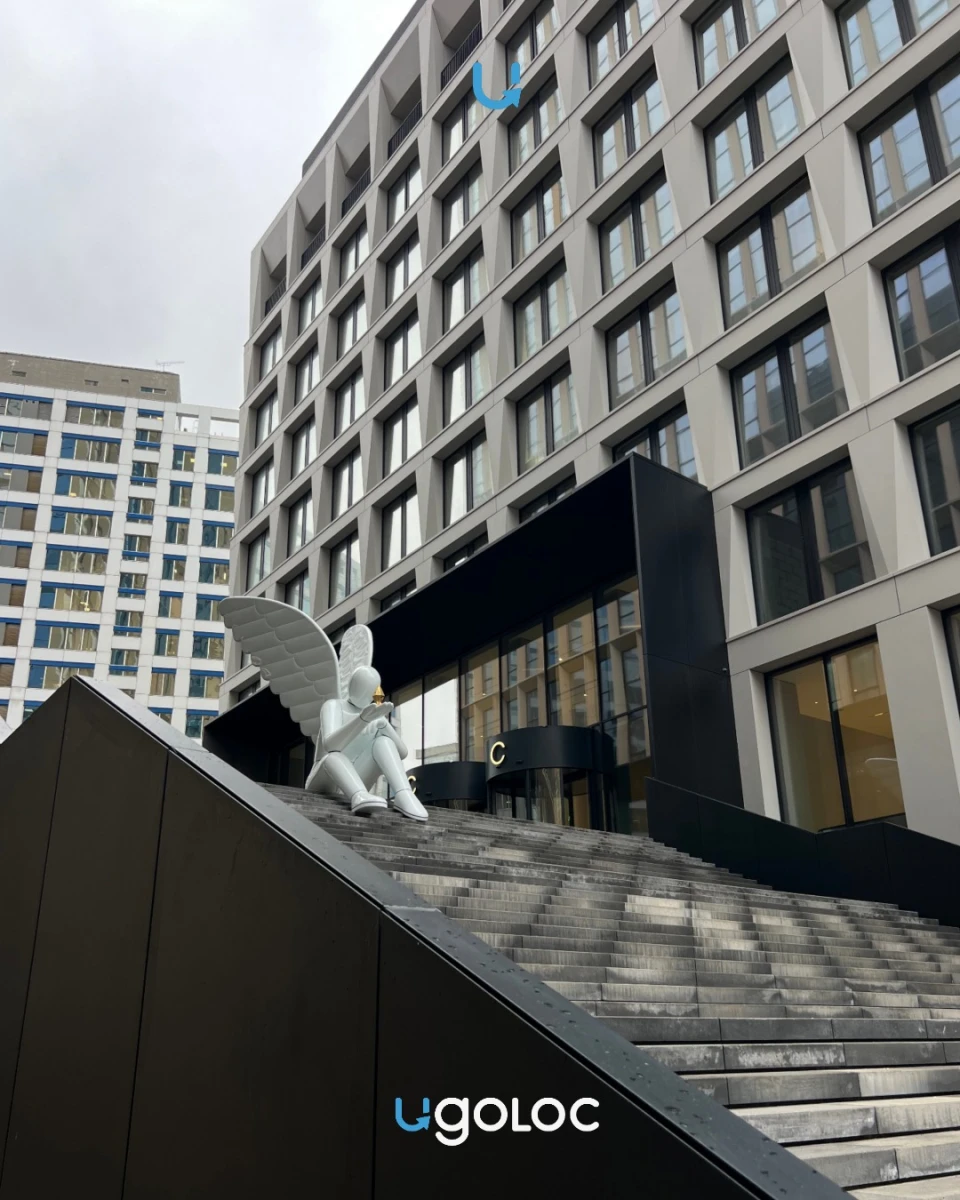 Скульптура с ангелом на Белорусской