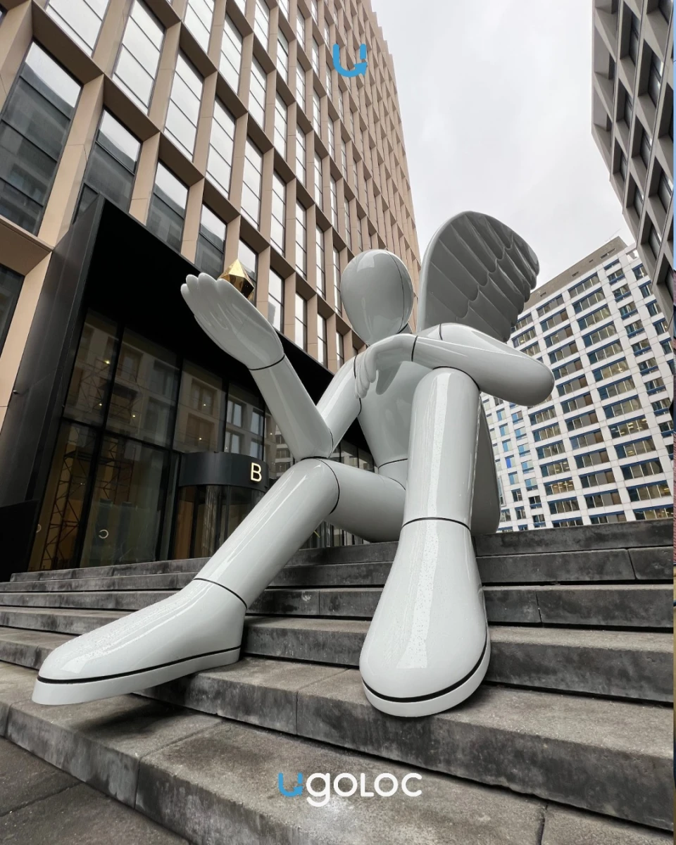 Скульптура с ангелом на Белорусской