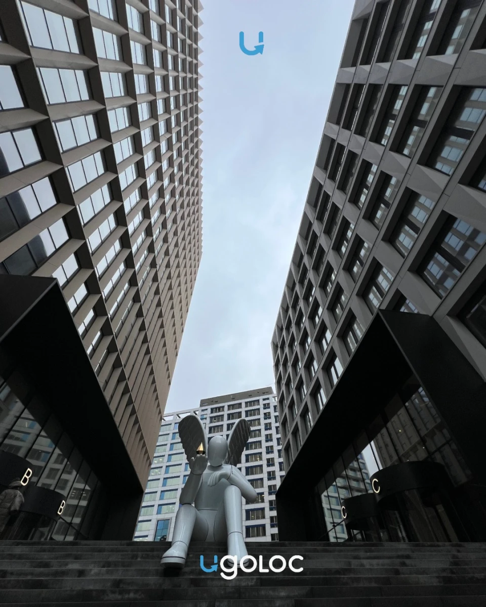 Скульптура с ангелом на Белорусской