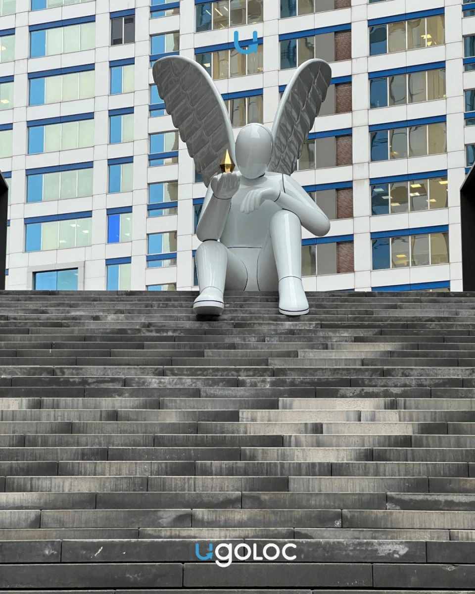 Скульптура с ангелом на Белорусской