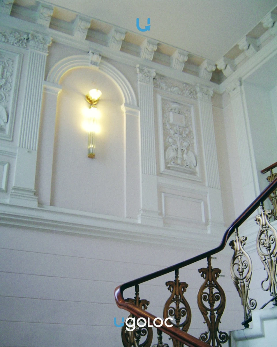 Историческая парадная на Никольской