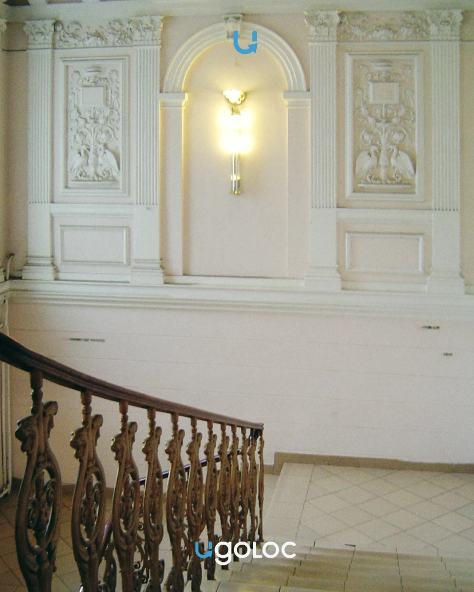 Историческая парадная на Никольской