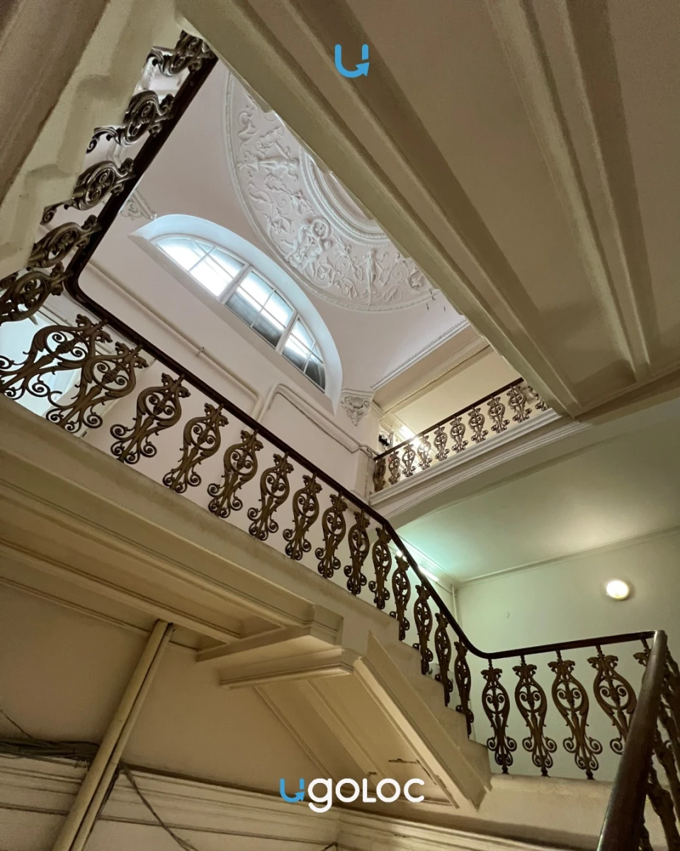 Историческая парадная на Никольской