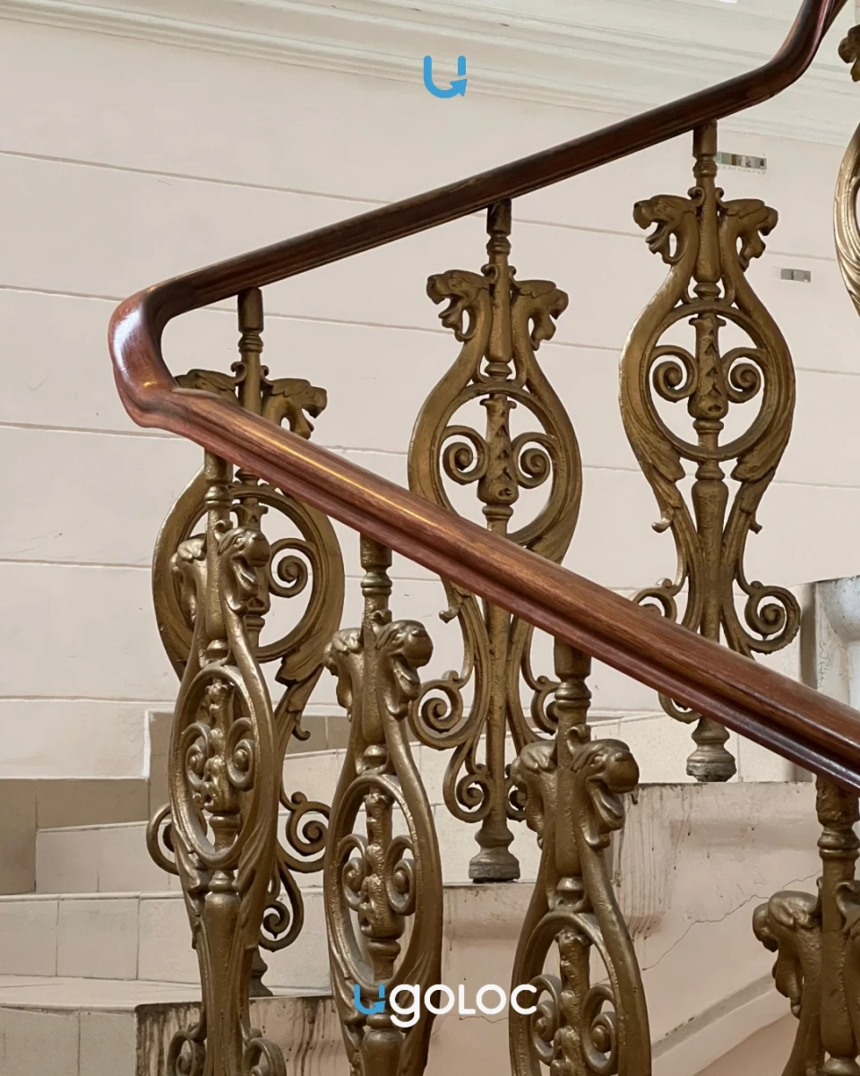 Историческая парадная на Никольской