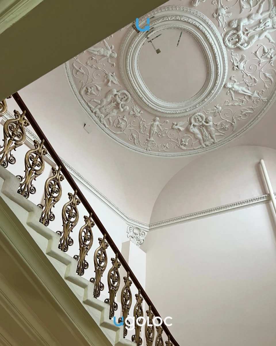 Историческая парадная на Никольской