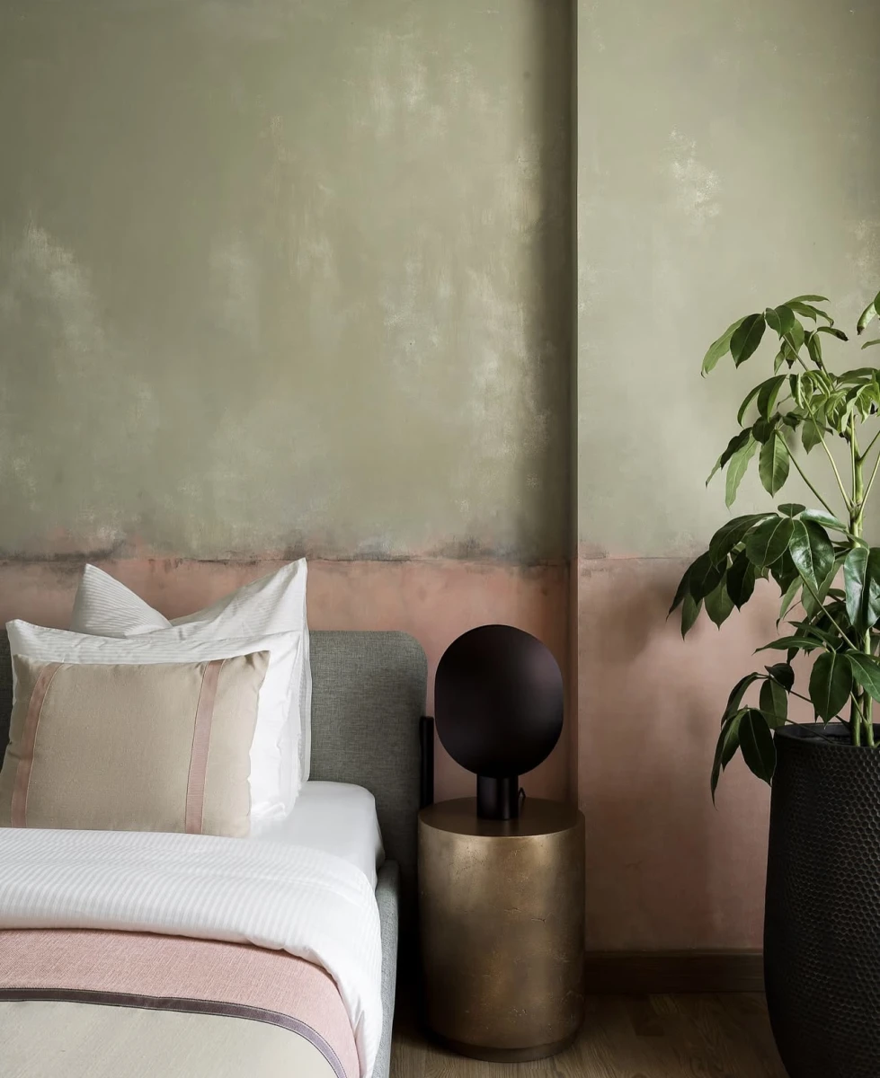 Twelve reasons hotel