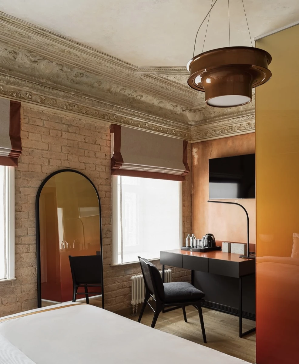 Twelve reasons hotel