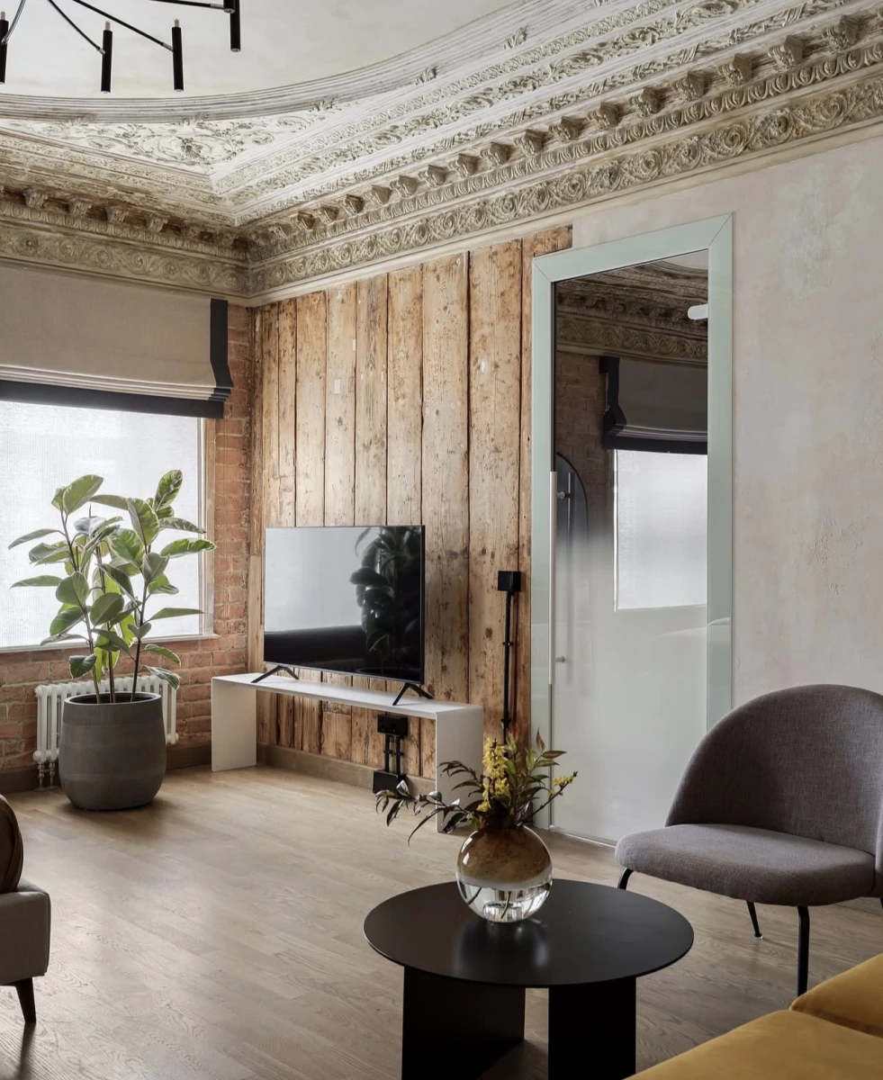 Twelve reasons hotel