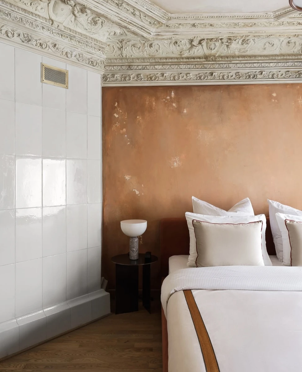 Twelve reasons hotel