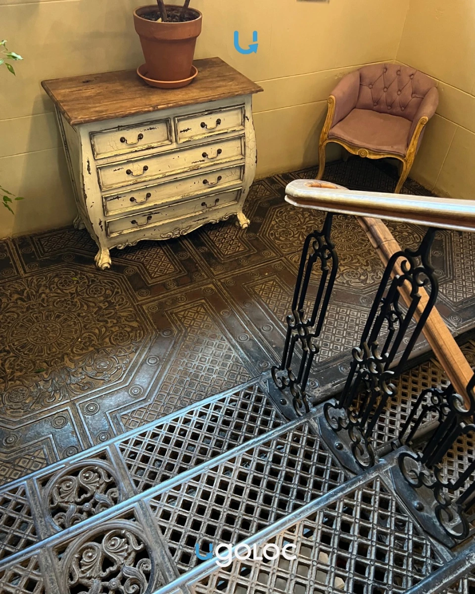 Красивая дверь в особняк Лорис-Меликова