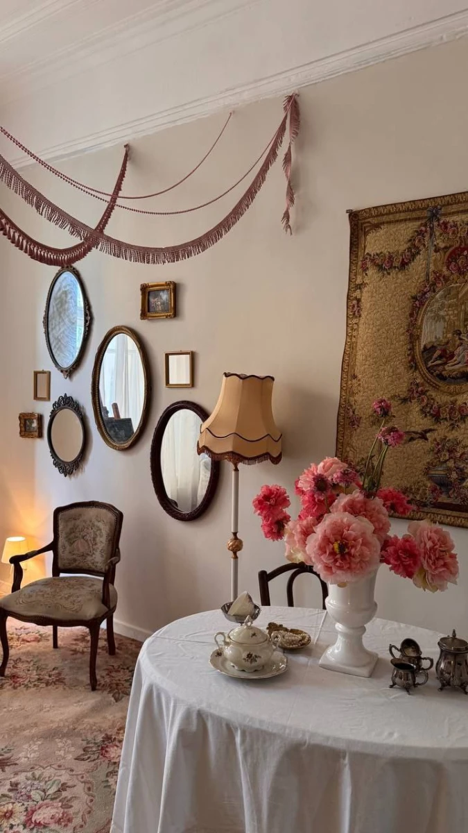 Малая комната на Петроградской