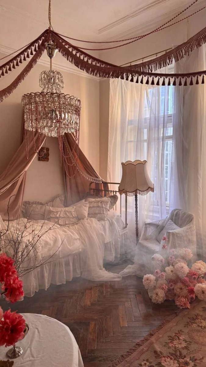 Малая комната на Петроградской