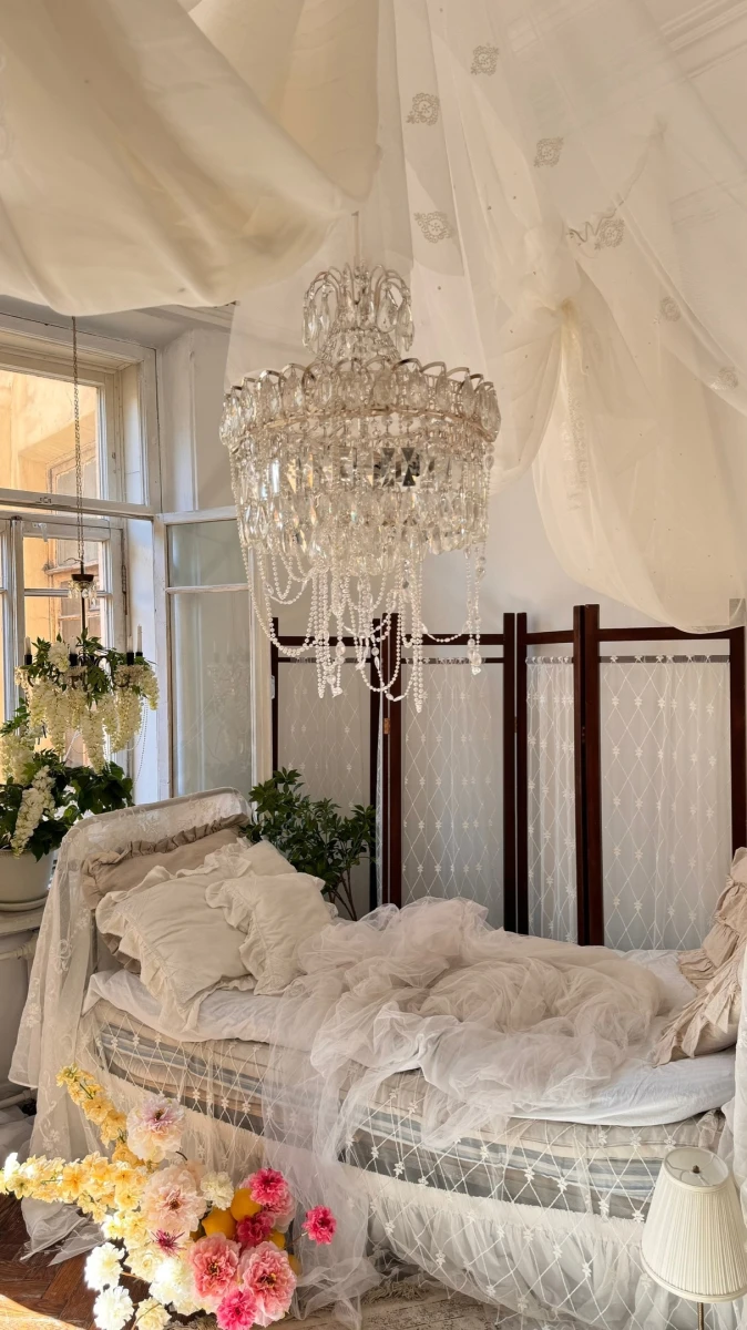 Малая комната на Петроградской