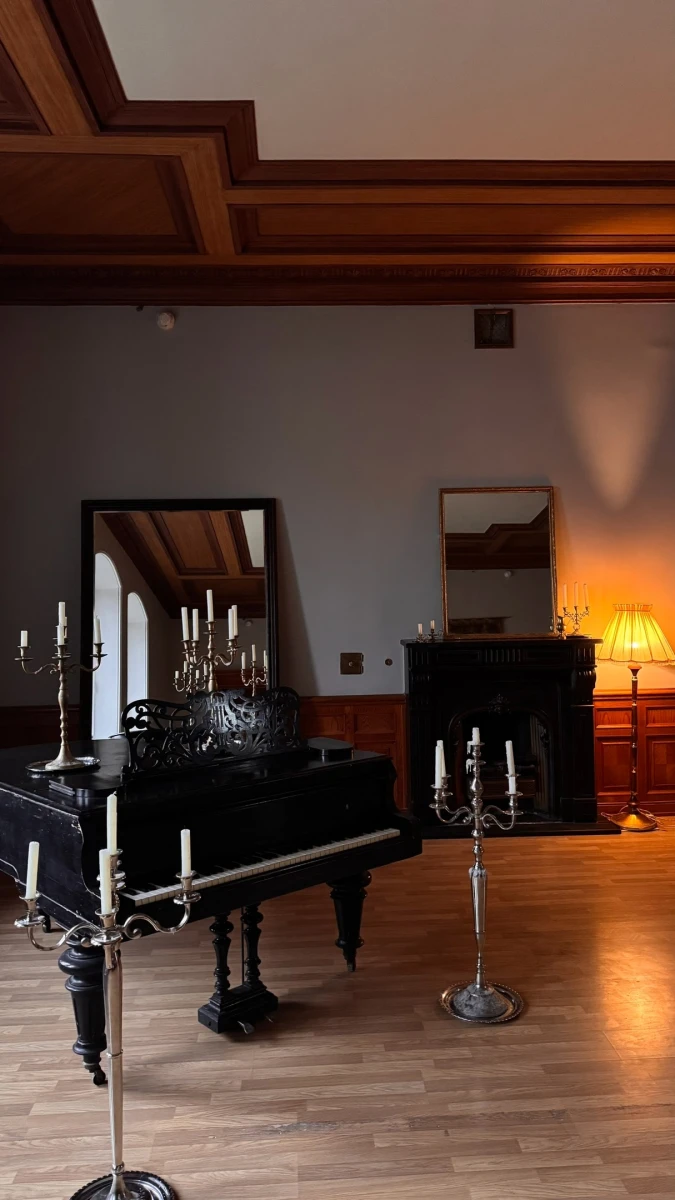 Каминный зал в особняке на Невском