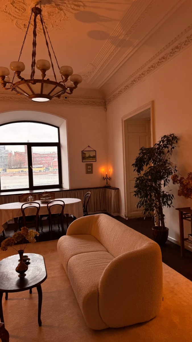 Гостиная в особняке на Выборгской