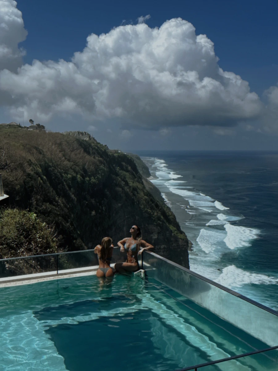 The edge Бич-клуб с бассейном