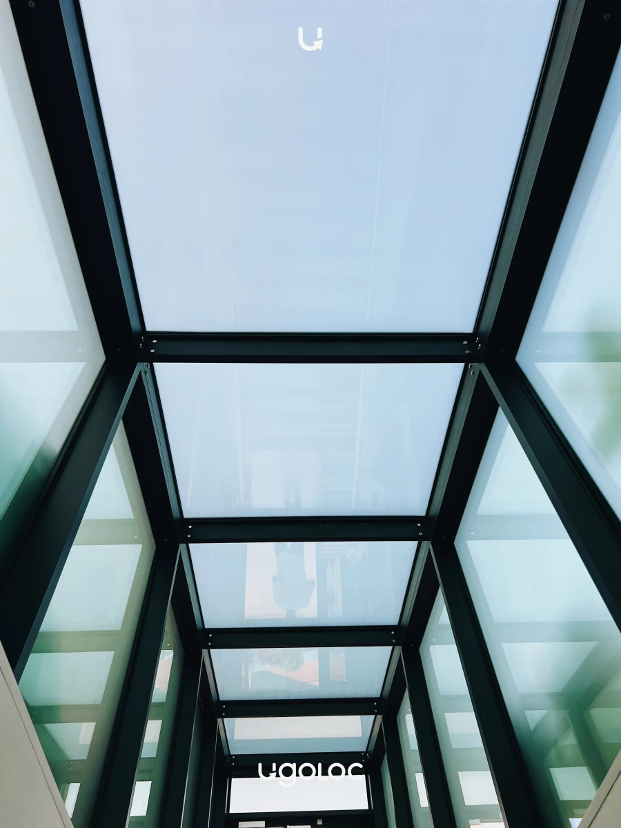 La Raquette bistro и теннисный корт