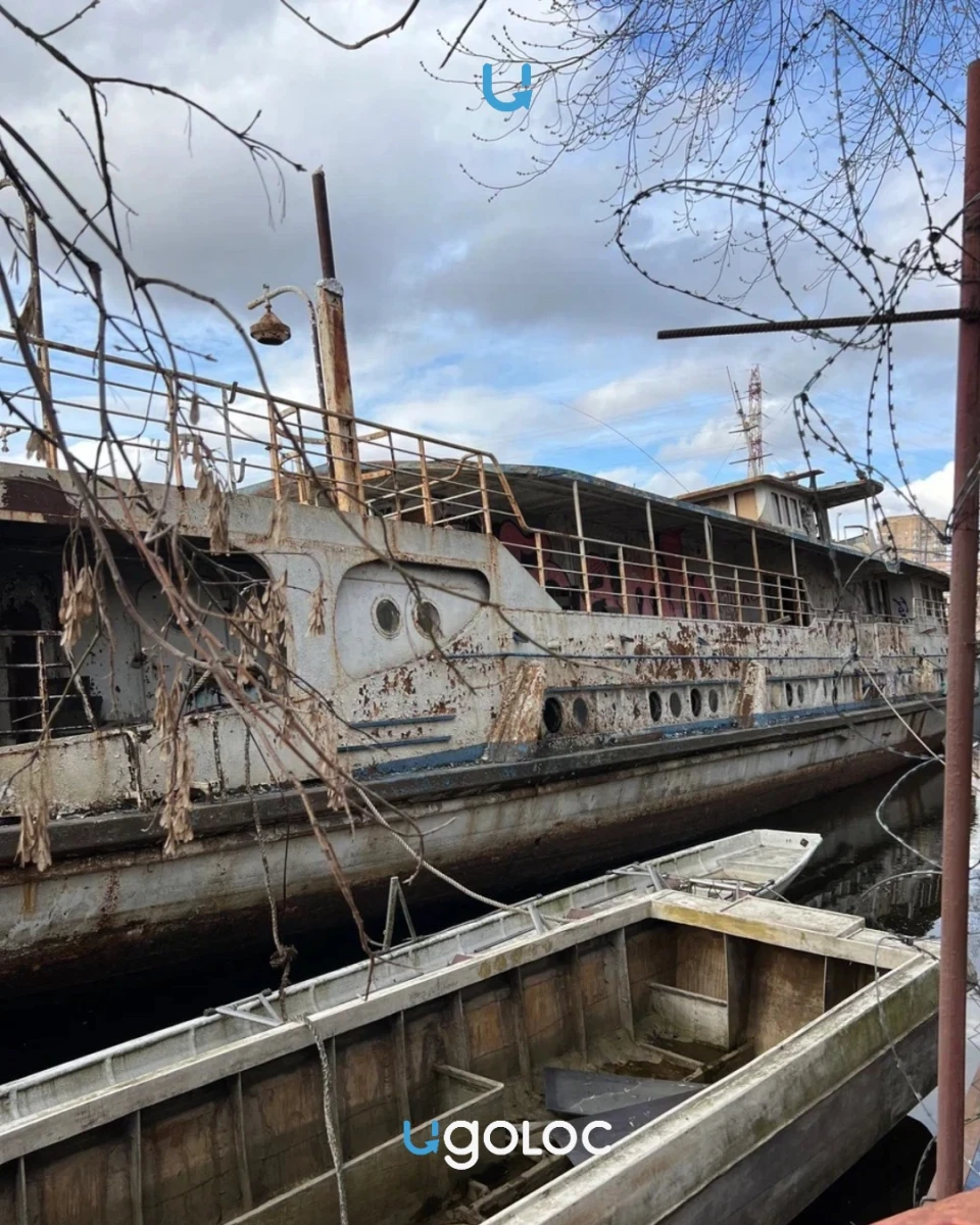 Кладбище кораблей на Водном стадионе