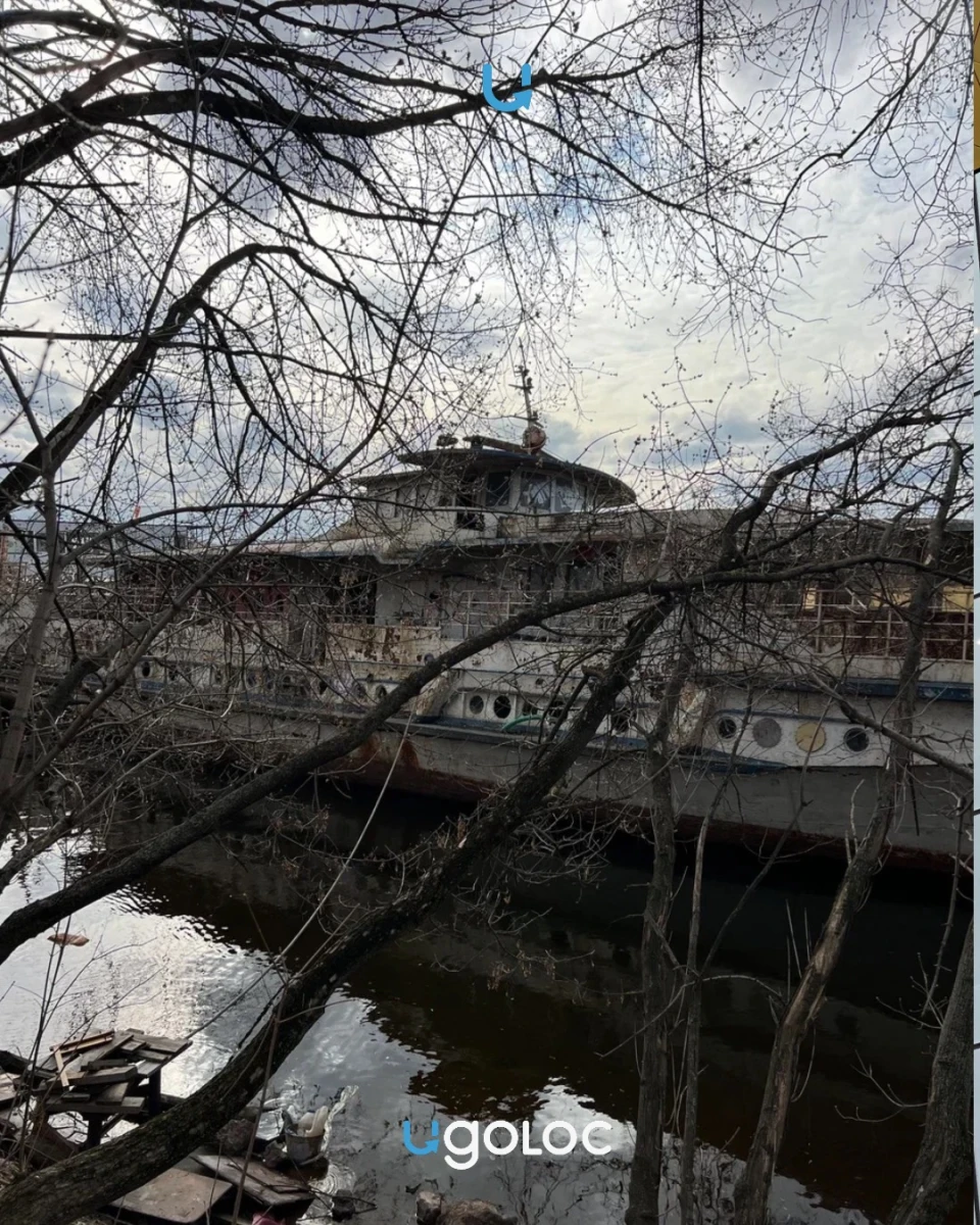 Кладбище кораблей на Водном стадионе
