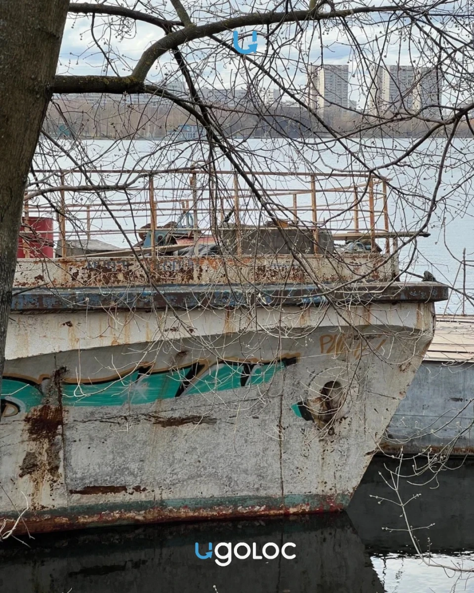 Кладбище кораблей на Водном стадионе