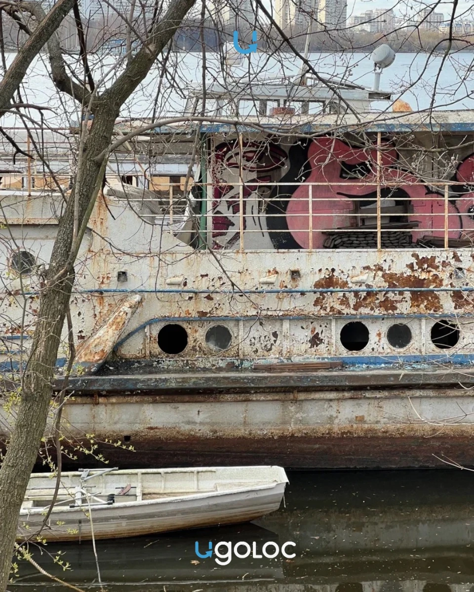 Кладбище кораблей на Водном стадионе