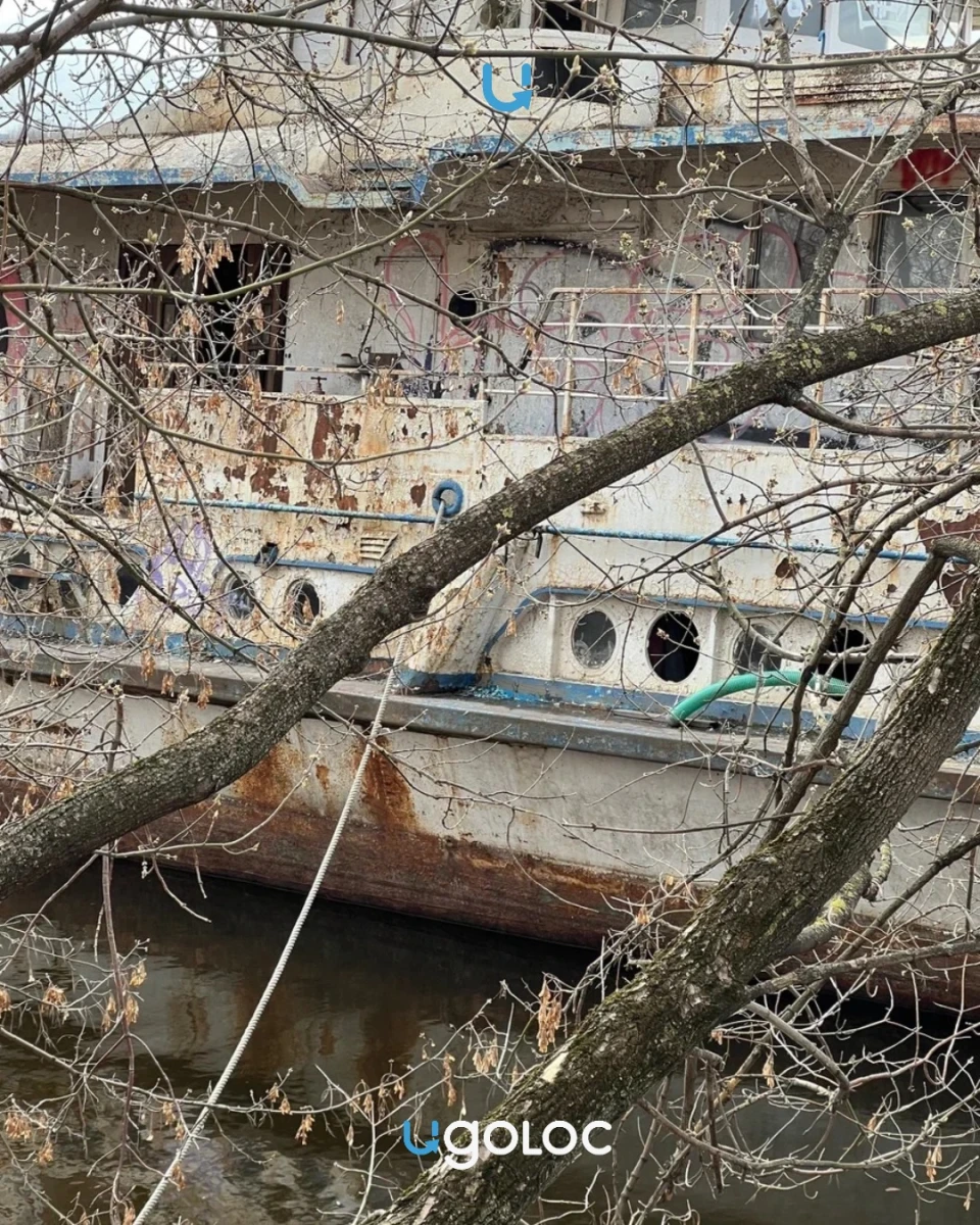 Кладбище кораблей на Водном стадионе