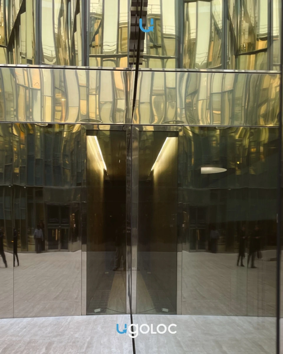 Зеркальный двор в Санкт-Петербурге