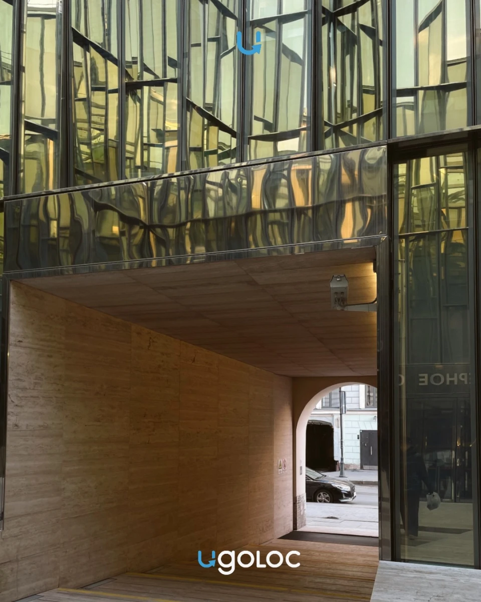 Зеркальный двор в Санкт-Петербурге