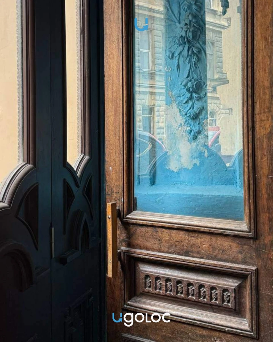 Парадная доходного дома Батуева