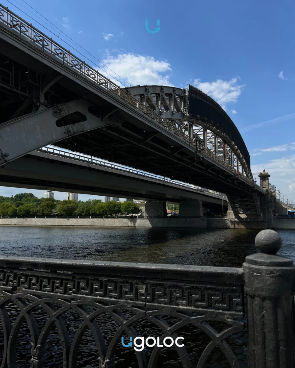 Локация между Бережковским и Краснолужским мостами