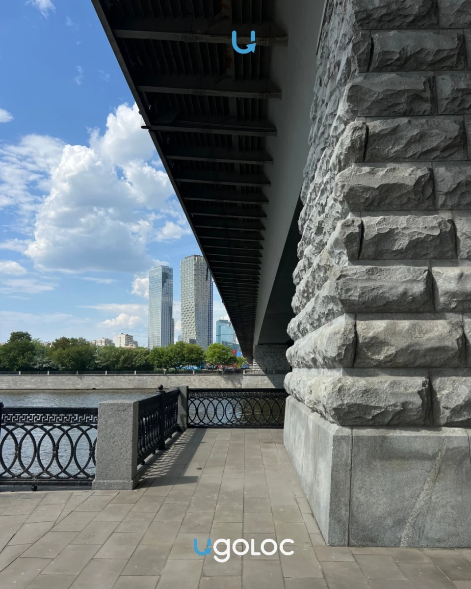 Локация между Бережковским и Краснолужским мостами