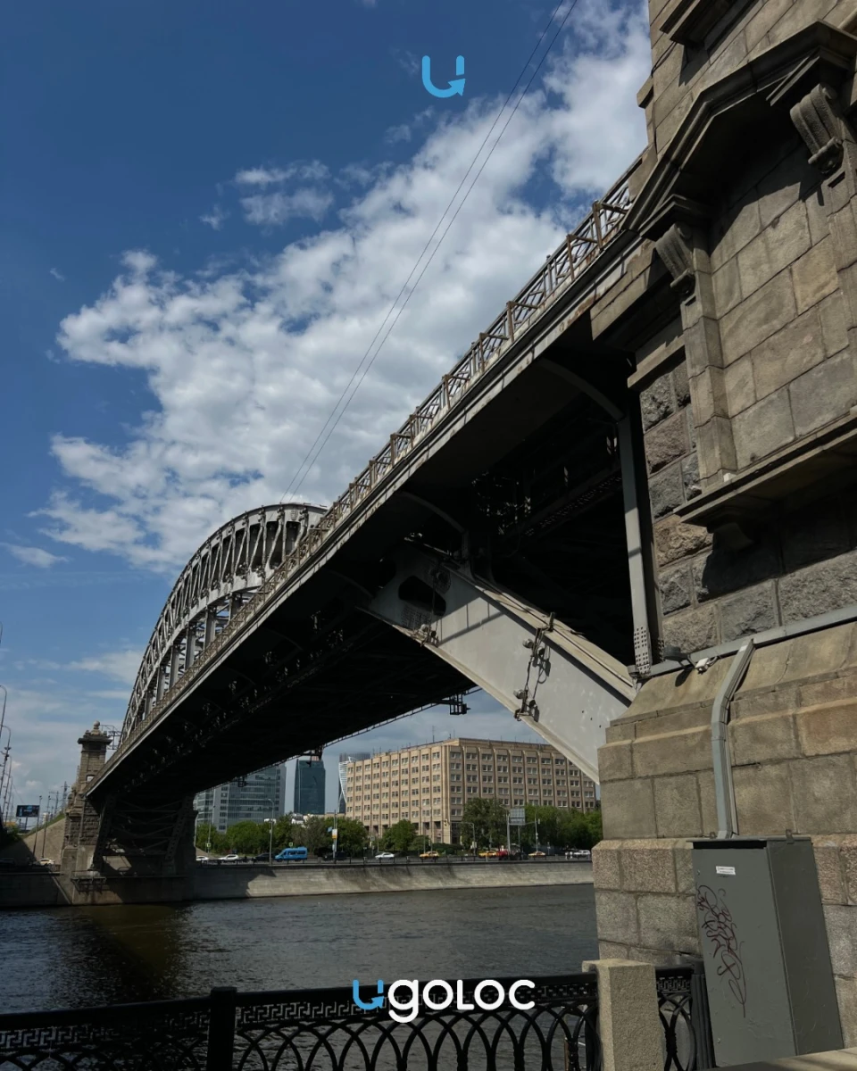 Локация между Бережковским и Краснолужским мостами