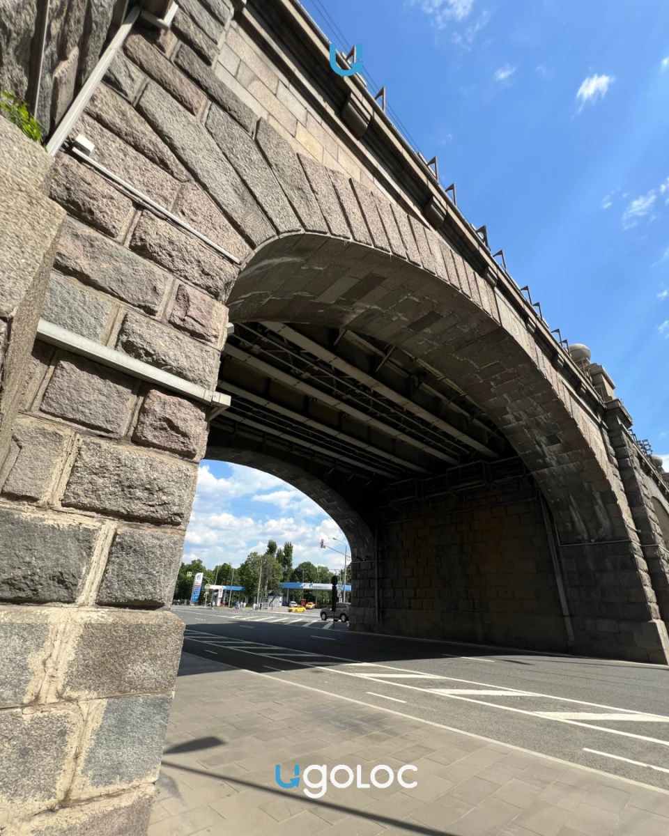 Локация между Бережковским и Краснолужским мостами